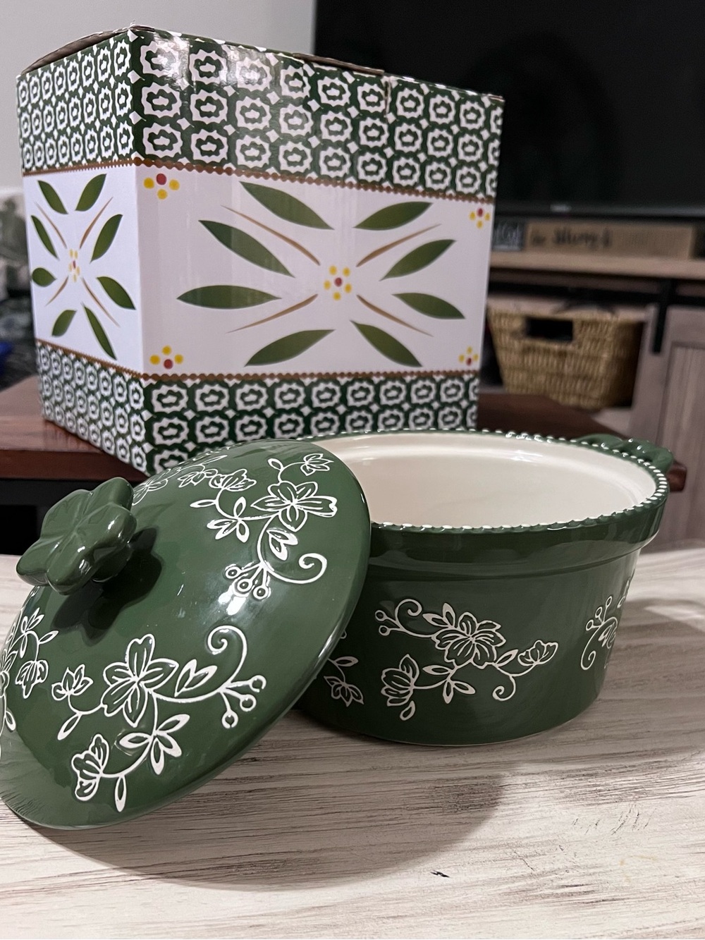 Temp-tations Floral Lace Green 1 Qt Covered Casserole Baker w Lid & Box